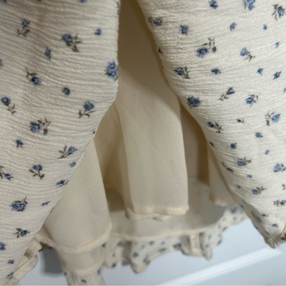 AMERICAN EAGLE FLOWER SUNDRESS WITH BUTTON AND TIE NECKLINE DETAILING - Picture 9 of 13